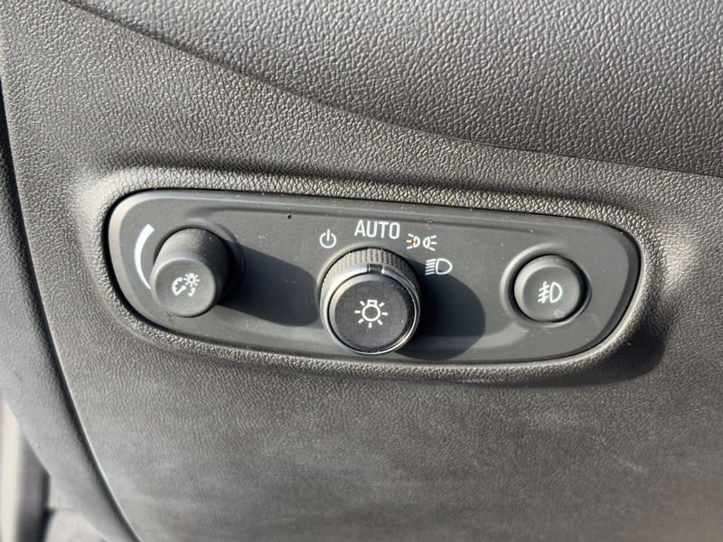 Chevrolet Equinox Vehicle Image 16