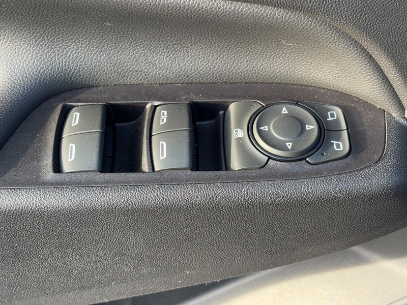 Chevrolet Equinox Vehicle Image 23