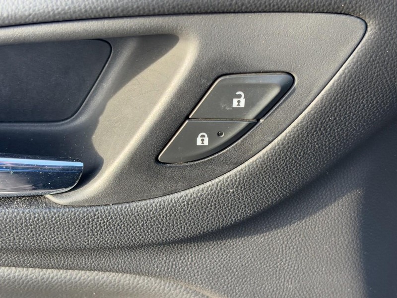 Chevrolet Equinox Vehicle Image 24