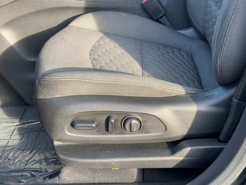 Chevrolet Equinox Vehicle Image 25