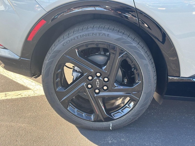 Chevrolet Equinox EV Vehicle Image 05