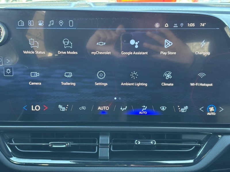 Chevrolet Equinox EV Vehicle Image 09