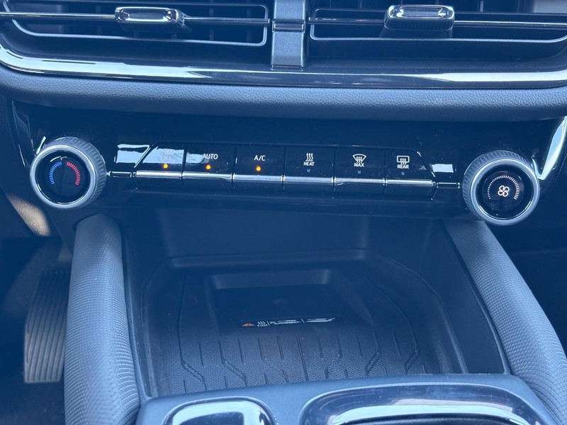 Chevrolet Equinox EV Vehicle Image 10