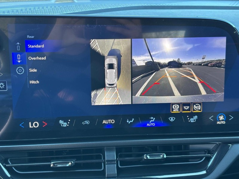 Chevrolet Equinox EV Vehicle Image 17