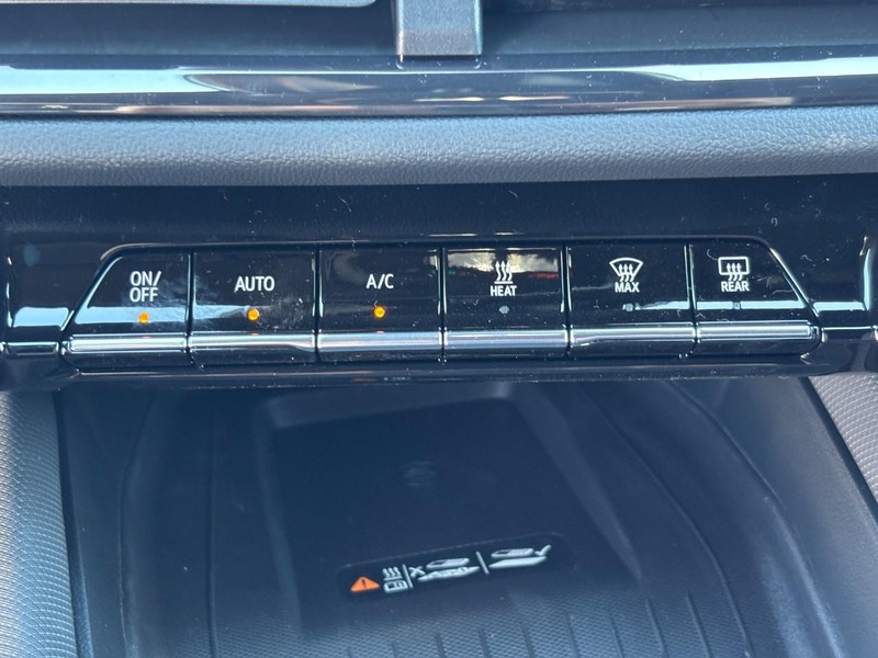 Chevrolet Equinox EV Vehicle Image 19