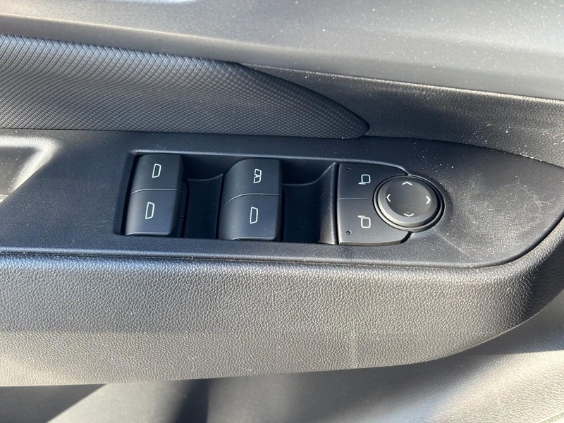 Chevrolet Equinox EV Vehicle Image 20