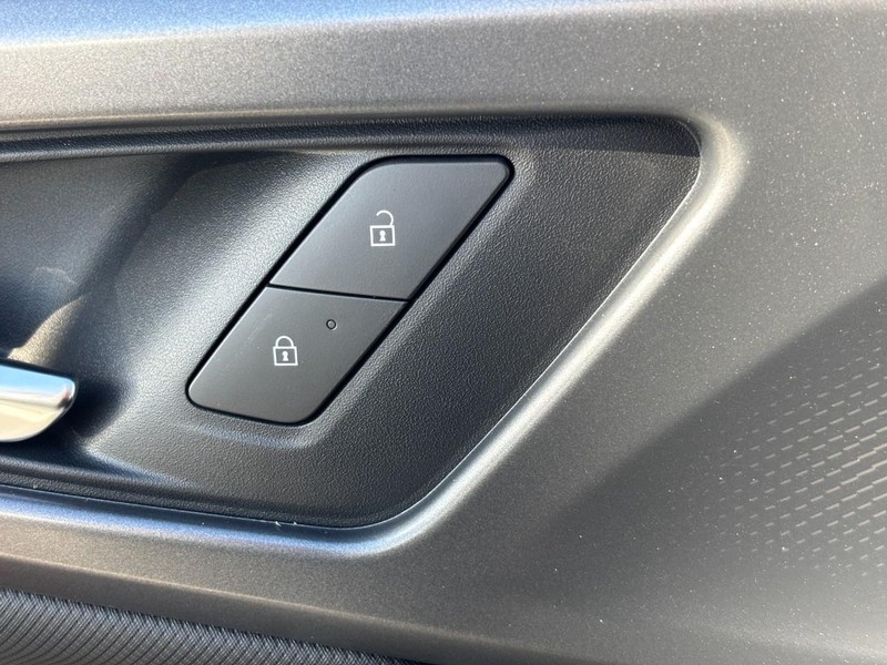 Chevrolet Equinox EV Vehicle Image 21