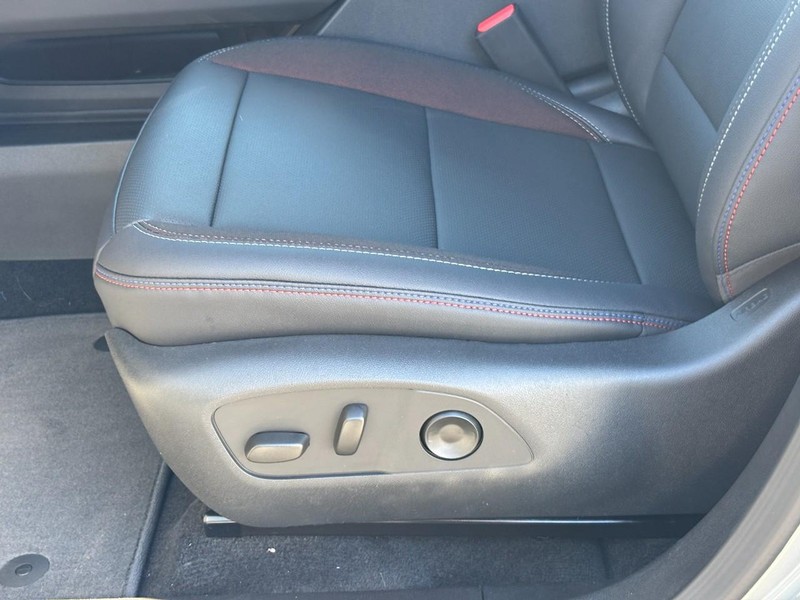 Chevrolet Equinox EV Vehicle Image 22