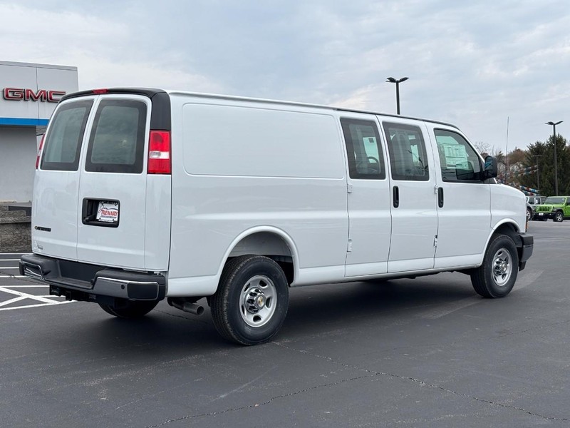 Chevrolet Express Cargo Van Vehicle Image 04