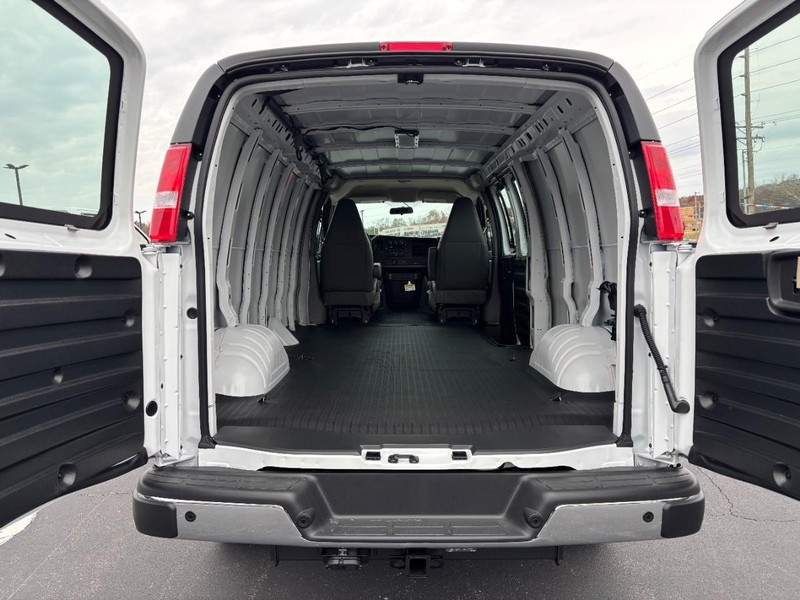 Chevrolet Express Cargo Van Vehicle Image 05