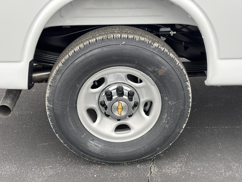 Chevrolet Express Cargo Van Vehicle Image 06