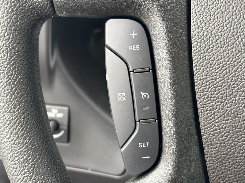 Chevrolet Express Cargo Van Vehicle Image 09