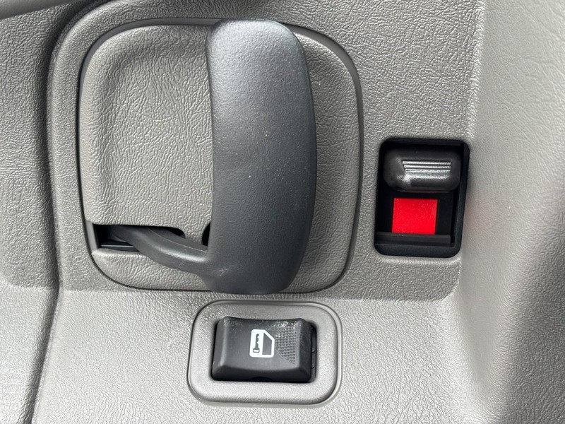 Chevrolet Express Cargo Van Vehicle Image 13