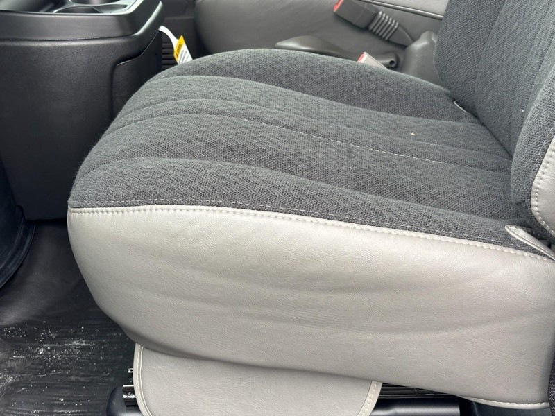 Chevrolet Express Cargo Van Vehicle Image 15