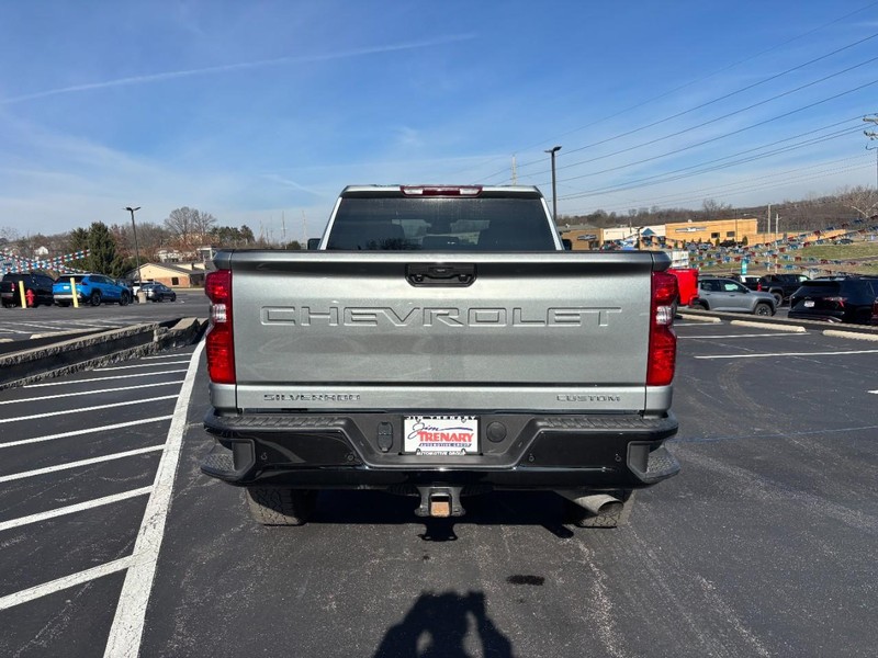 Chevrolet Silverado 2500HD Vehicle Image 05