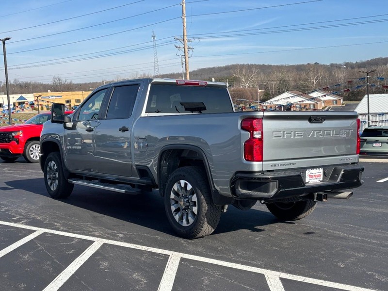 Chevrolet Silverado 2500HD Vehicle Image 06