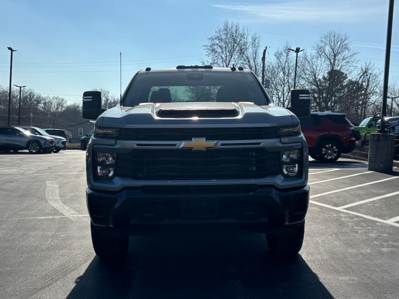 Chevrolet Silverado 2500HD Vehicle Image 09