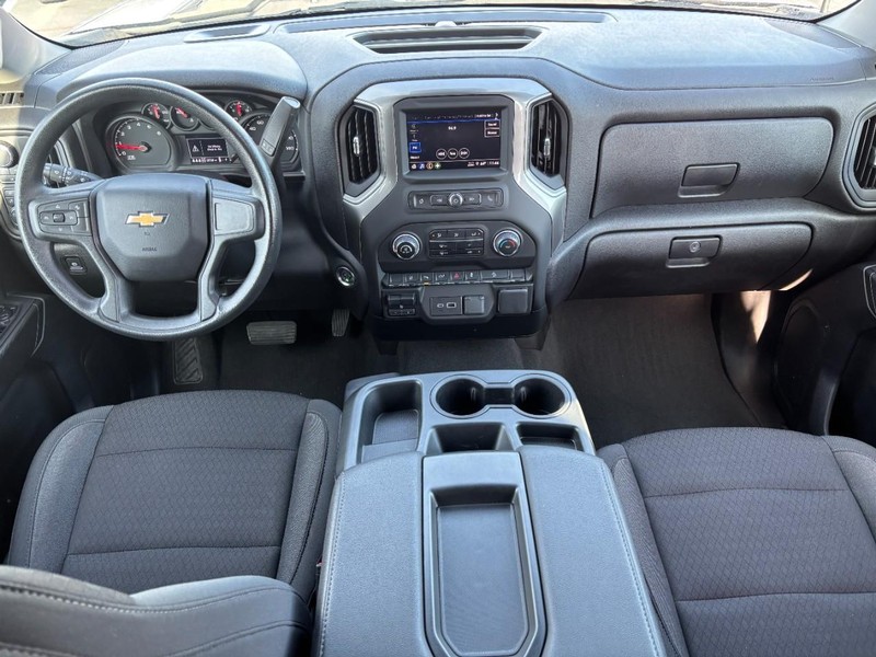 Chevrolet Silverado 2500HD Vehicle Image 11