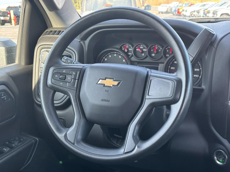 Chevrolet Silverado 2500HD Vehicle Image 12