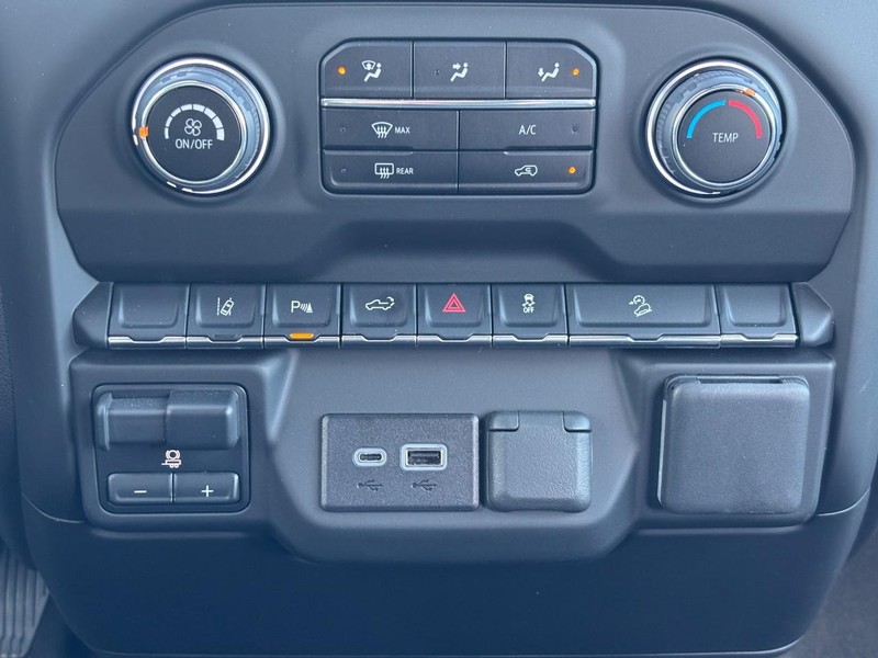 Chevrolet Silverado 2500HD Vehicle Image 14