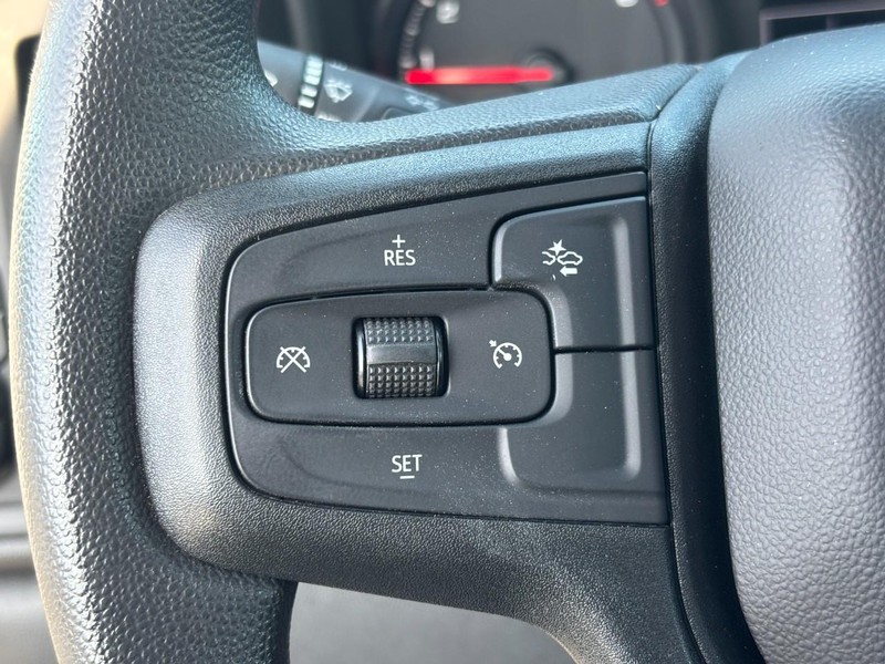 Chevrolet Silverado 2500HD Vehicle Image 17