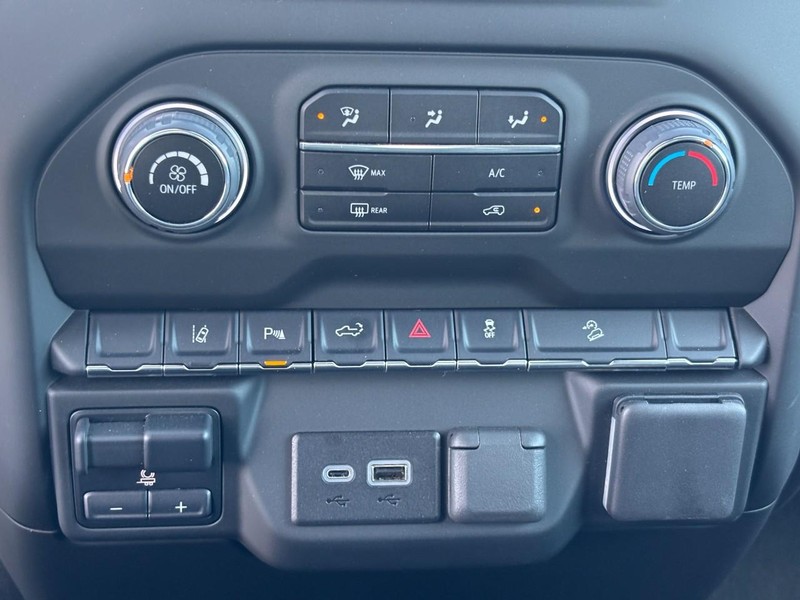 Chevrolet Silverado 2500HD Vehicle Image 21