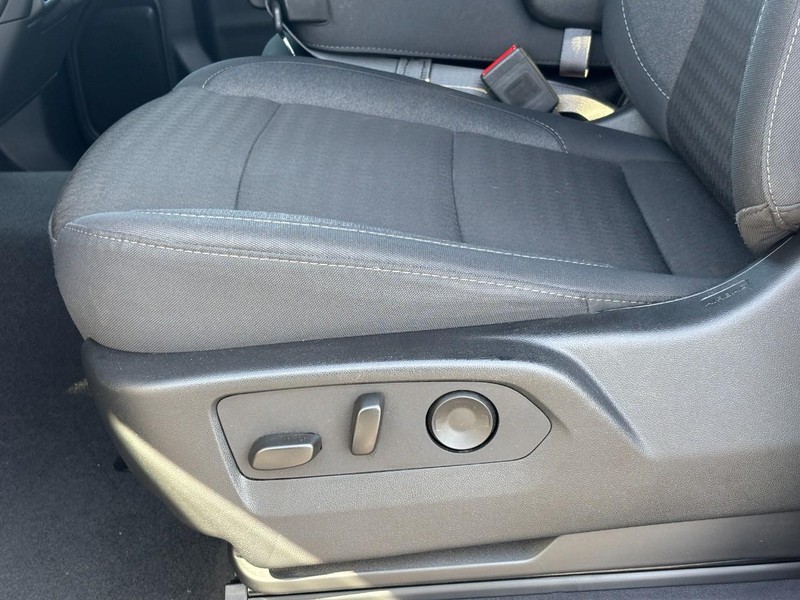 Chevrolet Silverado 2500HD Vehicle Image 24