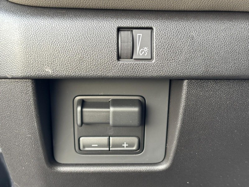 Chevrolet Colorado Vehicle Image 12