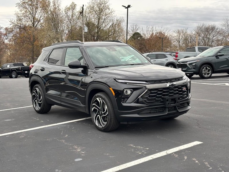 Chevrolet TrailBlazer Vehicle Image 02