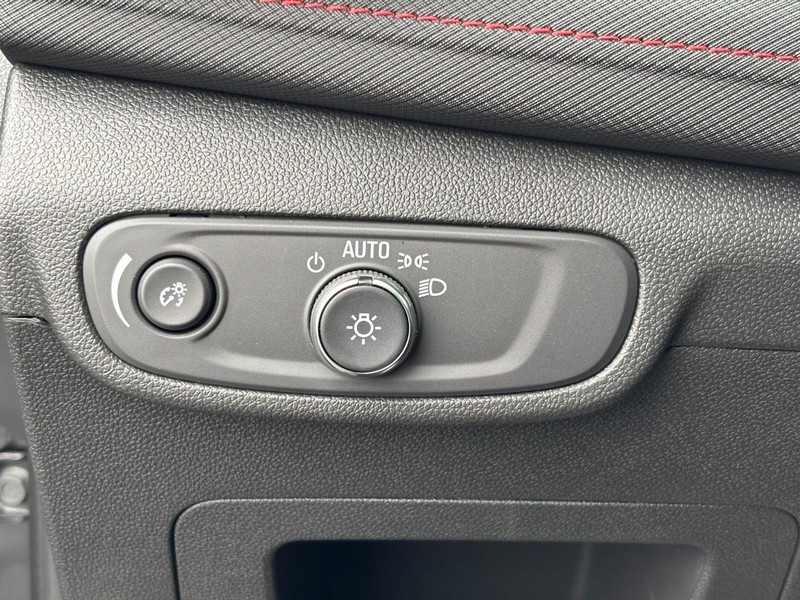 Chevrolet TrailBlazer Vehicle Image 16