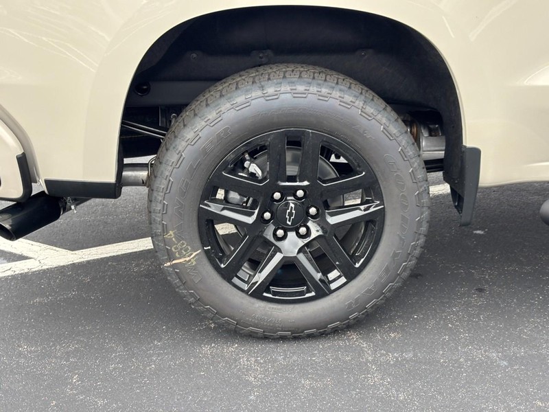 Chevrolet Silverado 1500 Vehicle Image 05