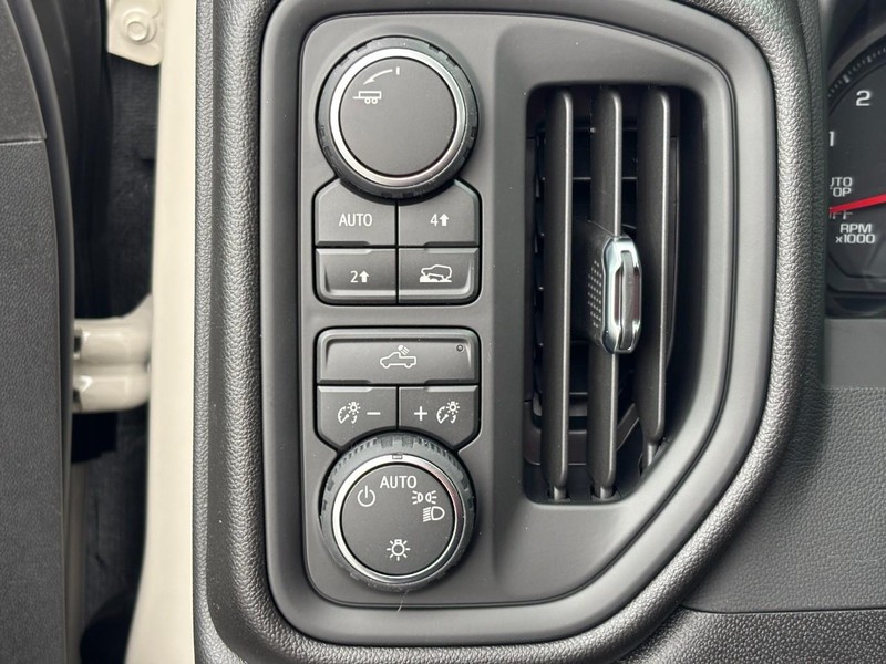 Chevrolet Silverado 1500 Vehicle Image 12