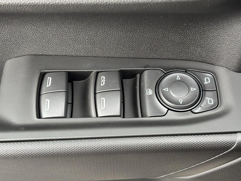 Chevrolet Silverado 1500 Vehicle Image 18