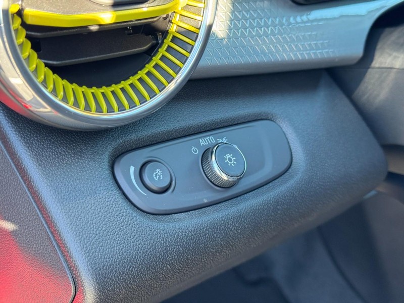 Chevrolet Trax Vehicle Image 12