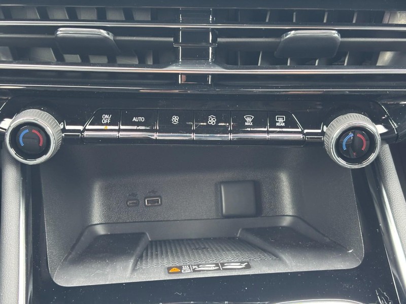 Chevrolet Traverse Vehicle Image 11