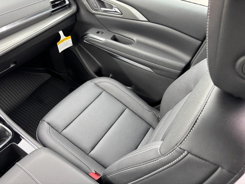 Chevrolet Traverse Vehicle Image 12