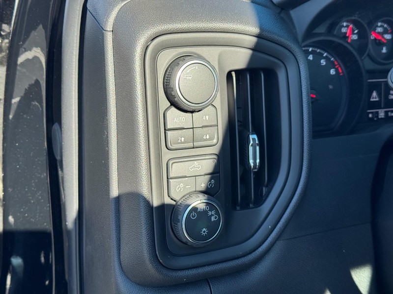 Chevrolet Silverado 1500 Vehicle Image 09