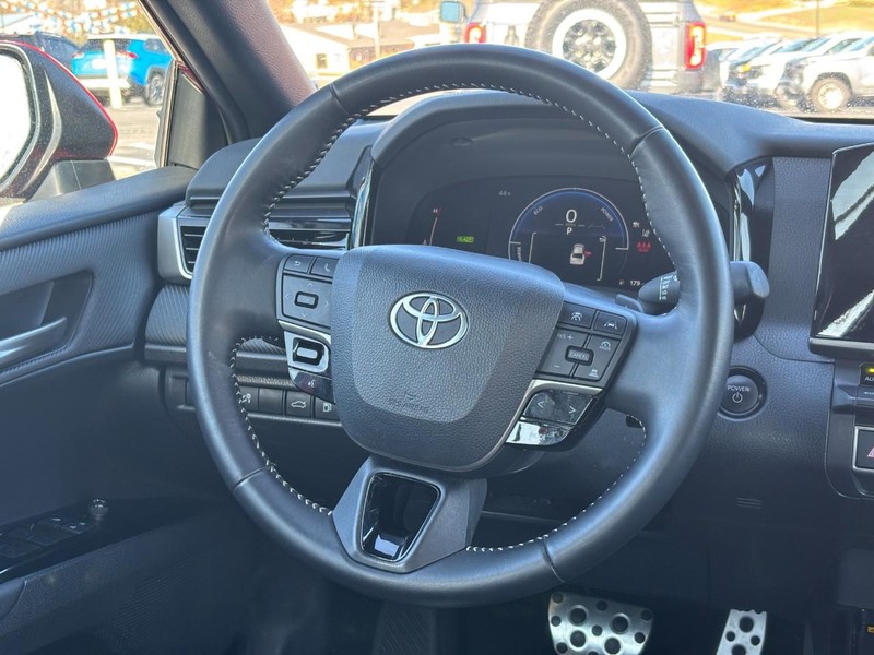 Toyota Camry Vehicle Image 12