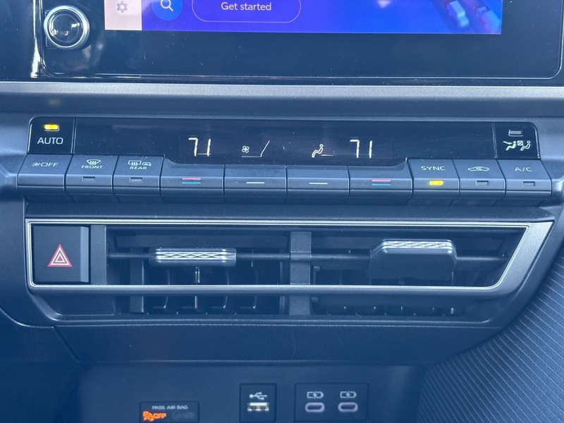 Toyota Camry Vehicle Image 14