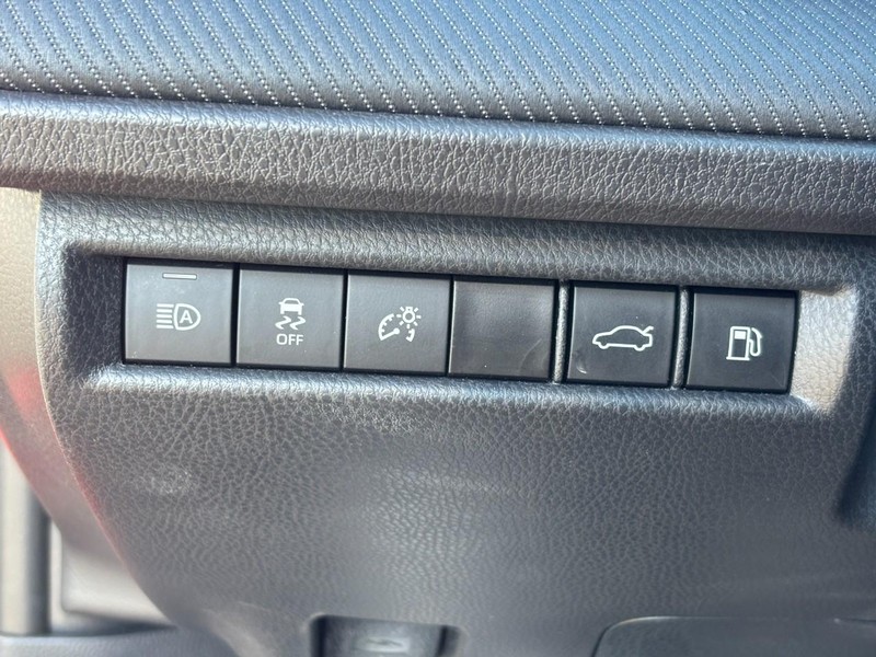 Toyota Camry Vehicle Image 16