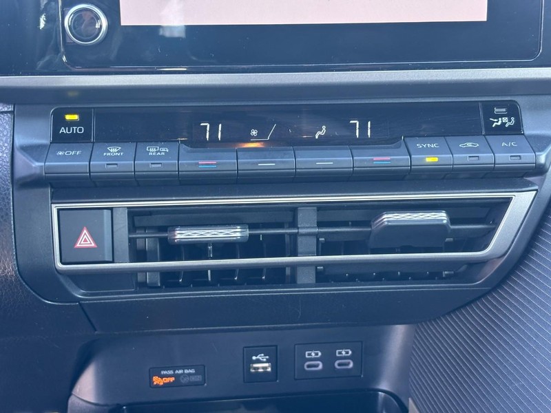 Toyota Camry Vehicle Image 22