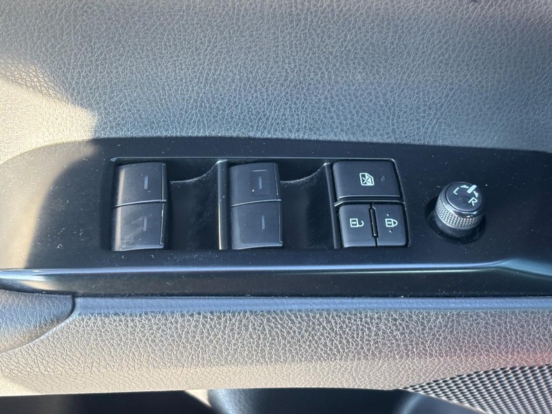 Toyota Camry Vehicle Image 23