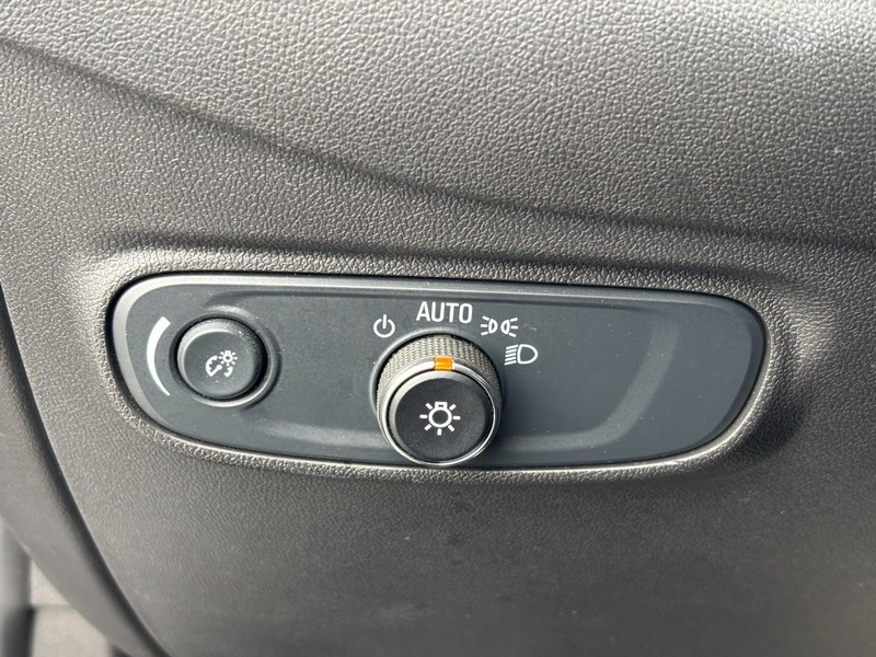 Chevrolet Equinox Vehicle Image 16