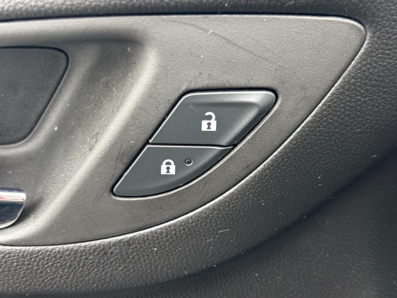 Chevrolet Equinox Vehicle Image 24