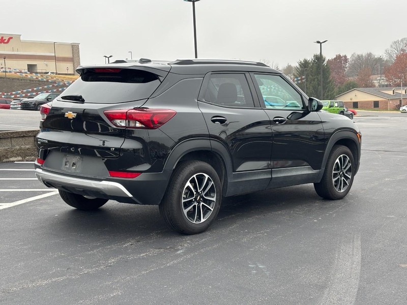 Chevrolet TrailBlazer Vehicle Image 03