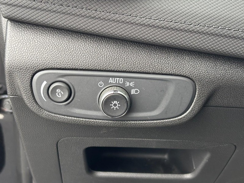 Chevrolet TrailBlazer Vehicle Image 16