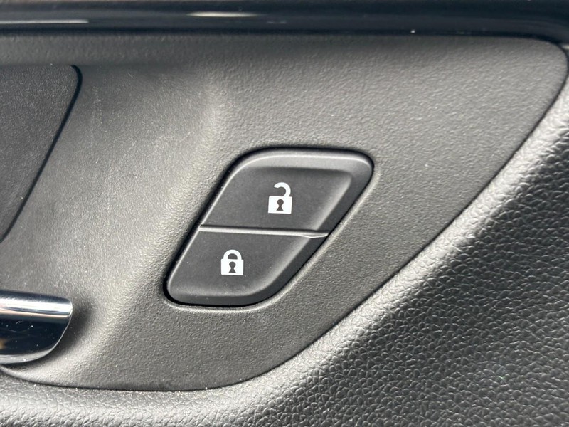 Chevrolet TrailBlazer Vehicle Image 24