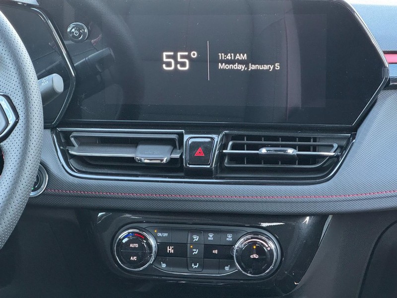 Chevrolet TrailBlazer Vehicle Image 09