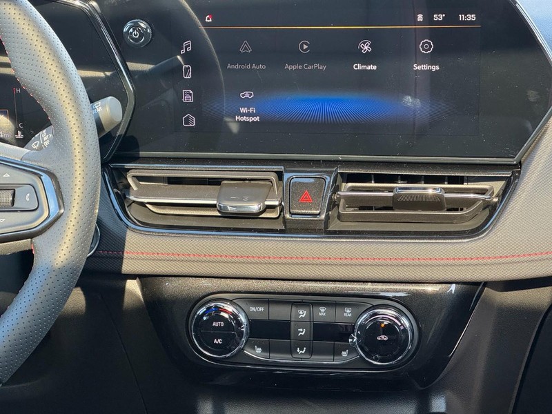 Chevrolet TrailBlazer Vehicle Image 09