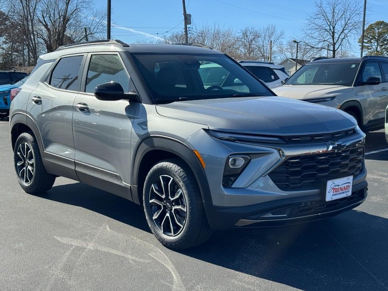 Chevrolet TrailBlazer Vehicle Image 02